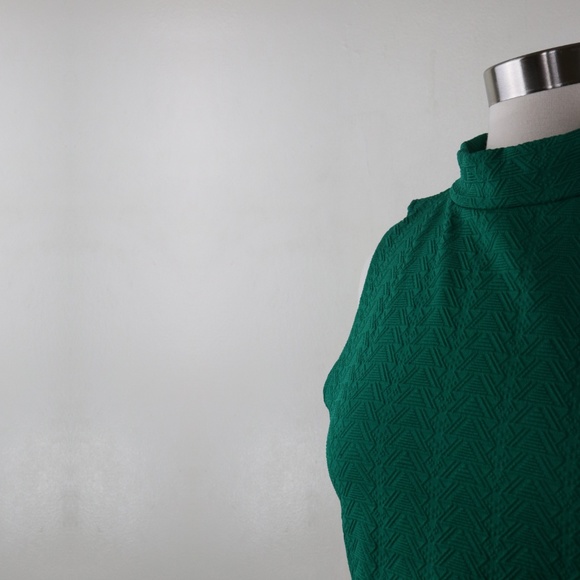 H&M Green Pattern Crop L Top - Picture 6 of 8